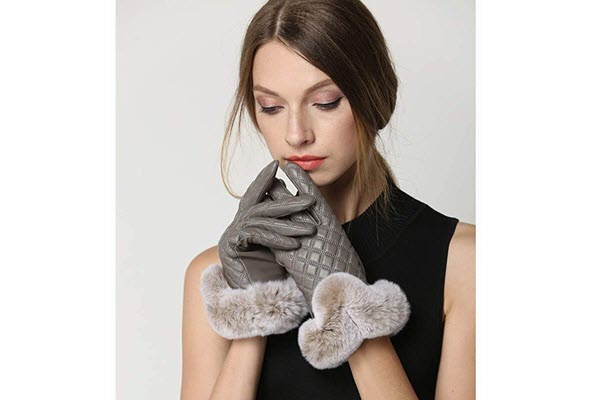 CS043 touched rabbit fur glove main
